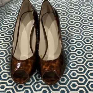 Banana Republic Tortoise Sz 6 3” Heel Excellent Open Toe Super comfortable